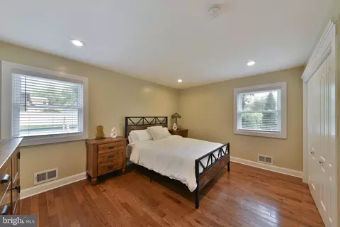 Bedroom - 12 Rydal Dr, Lawrence Township, NJ 08648 photo 5 of 6