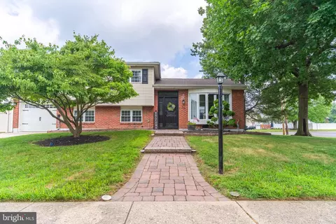 30 Rock Royal Rd, Hamilton, NJ 08620