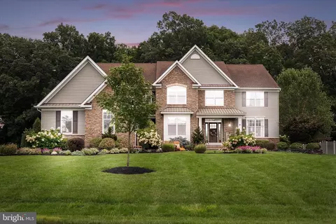 9 Windflower Ct, Robbinsville, NJ 08691