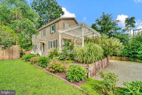 6 Washington Ave, Titusville, NJ 08560