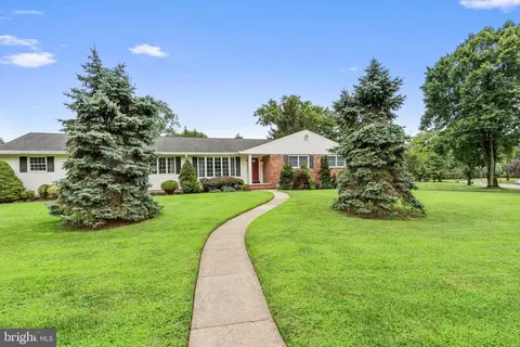 19 Metekunk, Ewing, NJ 08628