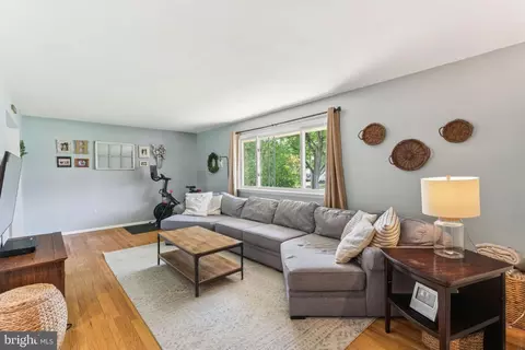 Living - 7 Old Frg, Ewing, NJ 08618 photo 1 of 1