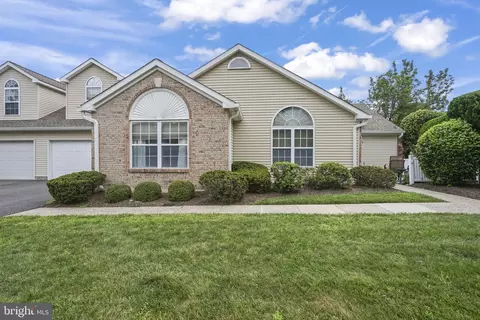 84 Point Ct, Trenton, NJ 08648