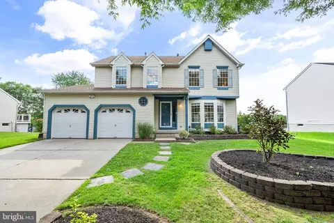 44 Hamilton Lakes Dr, Hamilton, NJ 08619