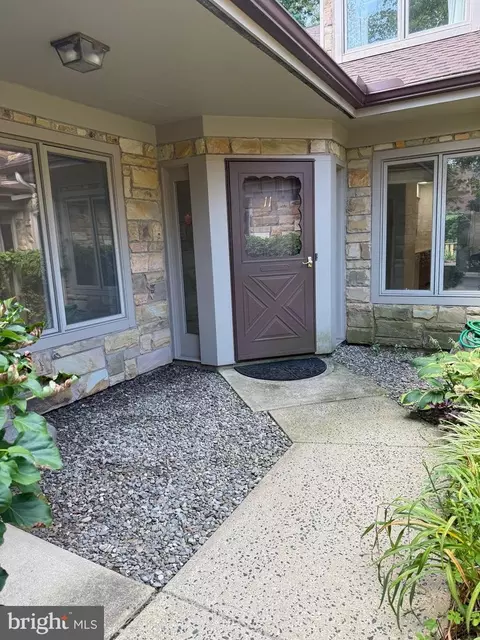 11 Marvin Ct, Lawrenceville, NJ 08648