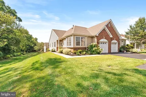 199 Meadowlark Dr, Hamilton, NJ 08690