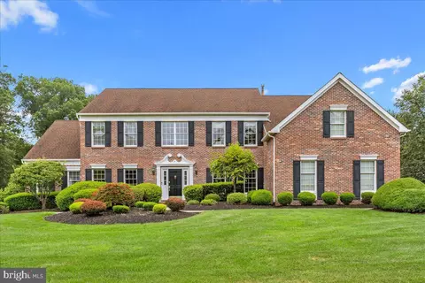 6 Newport Dr, Princeton Junction, NJ 08550