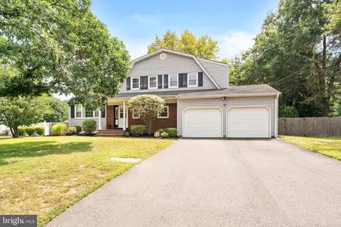 19 Martin Ln, Hamilton, NJ 08619
