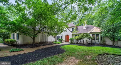 25 Tanglewood Dr, Titusville, NJ 08560
