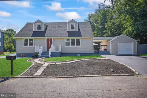 9 Auburn Ave, Ewing, NJ 08638
