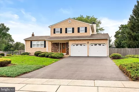 7 Oxcart La, Hamilton, NJ 08619