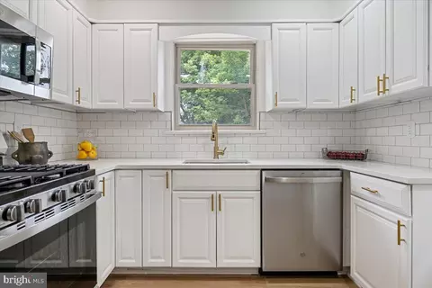Kitchen - 1011 Parkside Ave, Ewing, NJ 08618 photo 4 of 4