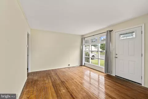 Living - 215 Clamer, Ewing, NJ 08638 photo 2 of 4