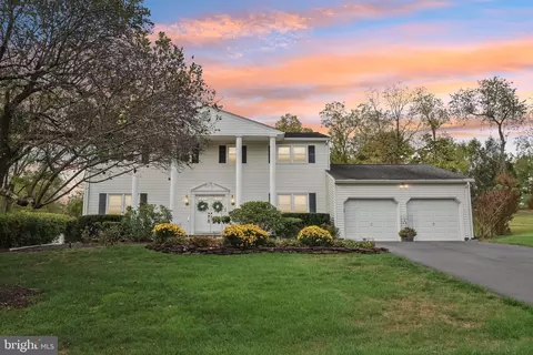 15 Tina Dr, Ewing Twp, NJ 08560