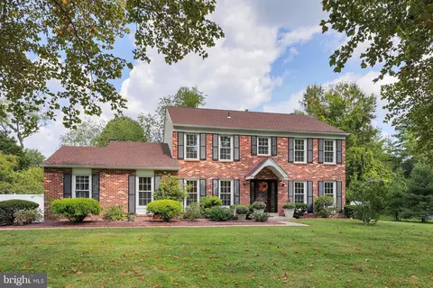 16 Hamilton Ct, Lawrenceville, NJ 08648