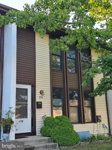 174 Canterbury Ct, East Windsor, NJ 08520