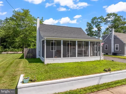 36 Collins Rd, Hamilton, NJ 08619