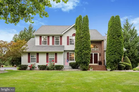 11 Jared Dr, Robbinsville, NJ 08691