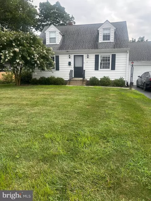 71 Jarvie Dr, Hamilton, NJ 08690