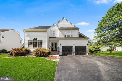 11 Springmeadow Dr, Ewing, NJ 08638