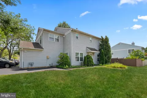 16 Spyglass Ct, East Windsor, NJ 08520