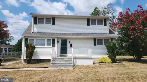 7 Saranac Rd, Hamilton, NJ 08619