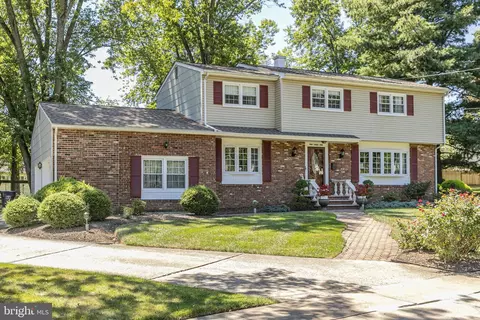 3 Camelia Ct, Lawrence Township, NJ 08648