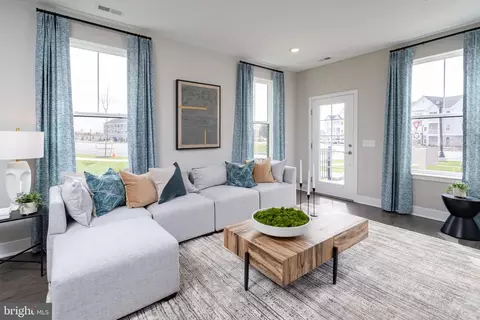 102 Leona Stewart Ln, Pennington, NJ 08534
