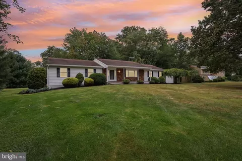 15 Christina Ln, Robbinsville, NJ 08691