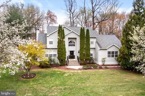 26 Arnold Ln, Robbinsville, NJ 08691