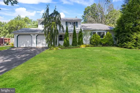 30 Beechcroft Dr, East Windsor, NJ 08520
