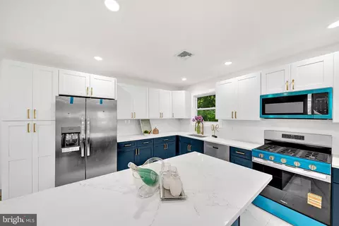 50 Hillman Ave, Ewing, NJ 08638