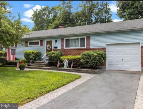 16 Amsterdam Rd, Hamilton, NJ 08620
