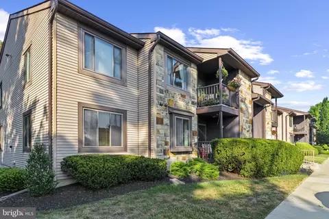 35 Gena Ct, Hamilton, NJ 08609