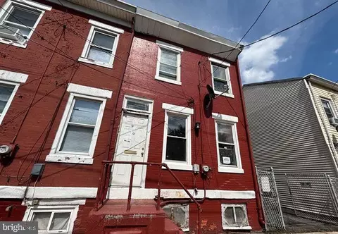 38 Tyrell Ave, Trenton, NJ 08638