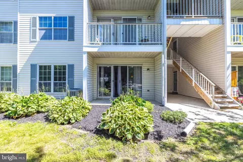 17 Mulberry Ct, Hamilton, NJ 08619