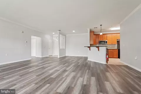 Living - 313 Masterson Ct, Ewing, NJ 08618 photo 3 of 10