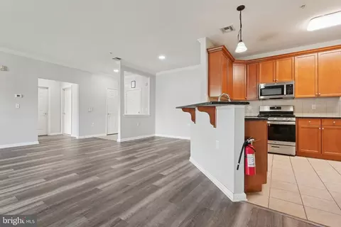 Living - 313 Masterson Ct, Ewing, NJ 08618 photo 5 of 10