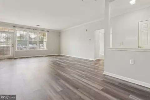 Living - 313 Masterson Ct, Ewing, NJ 08618 photo 6 of 10