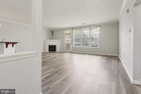 Living - 313 Masterson Ct, Ewing, NJ 08618 photo 8 of 10