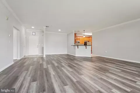 Living - 313 Masterson Ct, Ewing, NJ 08618 photo 9 of 10