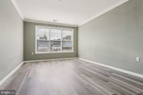 Living - 313 Masterson Ct, Ewing, NJ 08618 photo 7 of 10