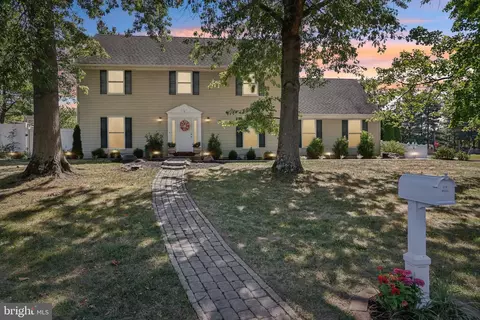 16 Paddock Dr, Lawrence Township, NJ 08648