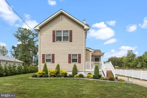28 Diverty Rd, Pennington, NJ 08534