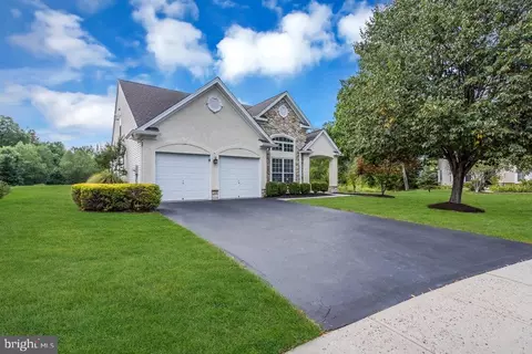 21 Buckingham Dr, Pennington, NJ 08534