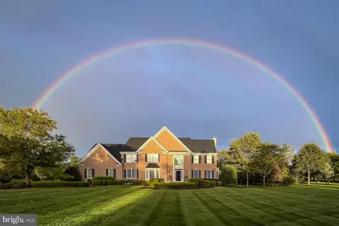 20 Hunters Ridge Dr, Pennington, NJ 08534