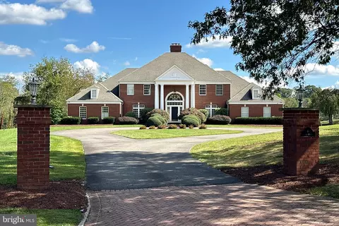 6 Chase Hollow Rd, Hopewell, NJ 08525