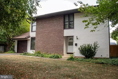 2 Enfield Dr, East Windsor, NJ 08520