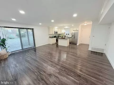 401 Meadow Woods Ln, Lawrenceville, NJ 08648