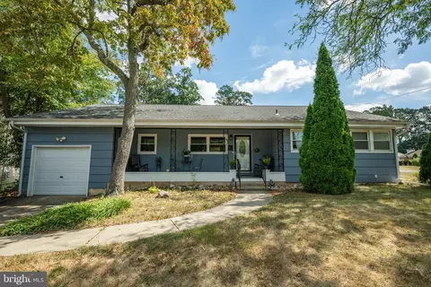 10 Glen Mawr Dr, Ewing, NJ 08618